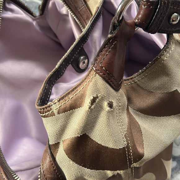 Large Coach satchel. See pics for wear on corners and straps - Picture 11 of 13